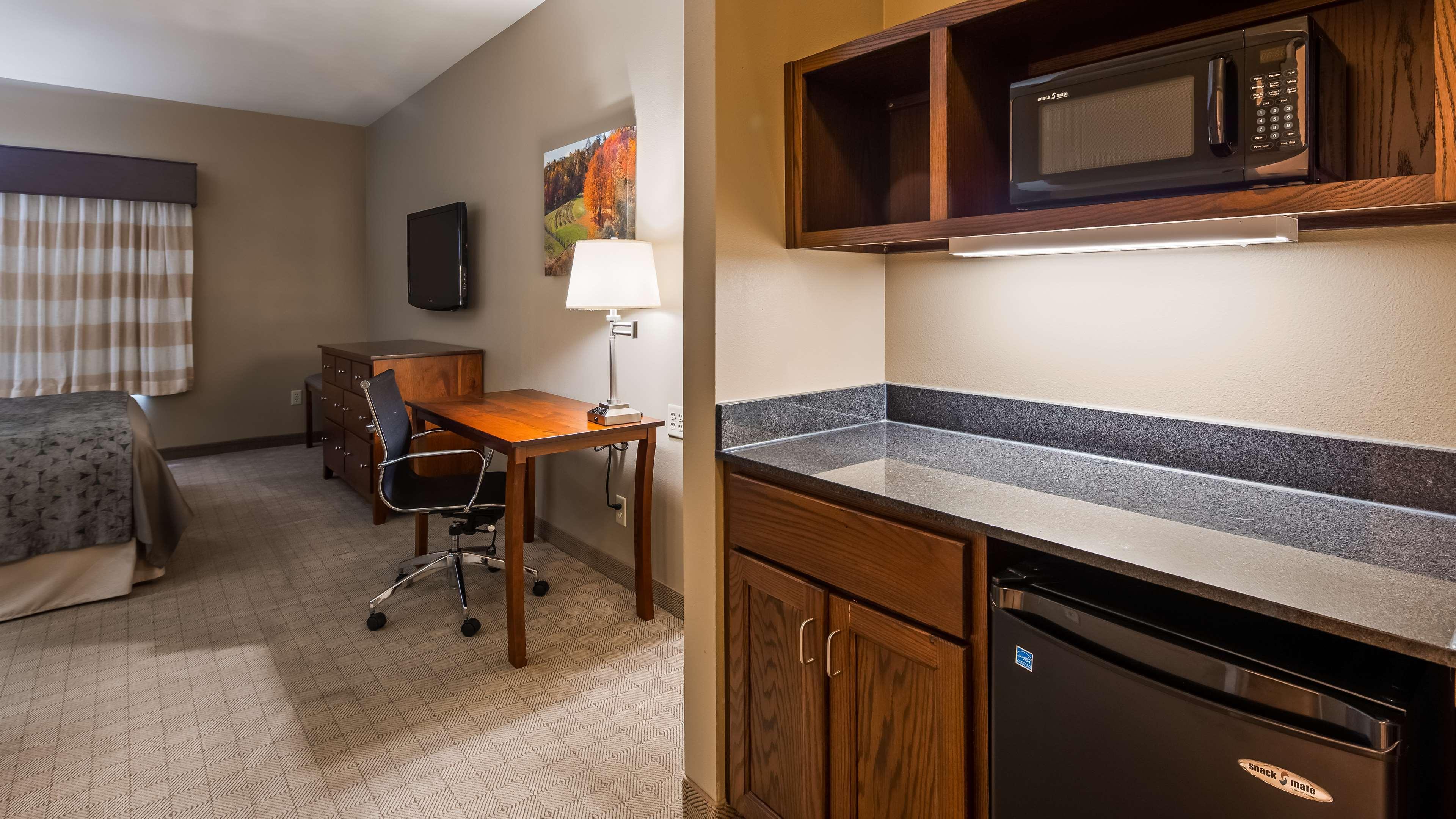 Best Western Plus Green Mill Village Hotel & Suites Arcola Екстериор снимка