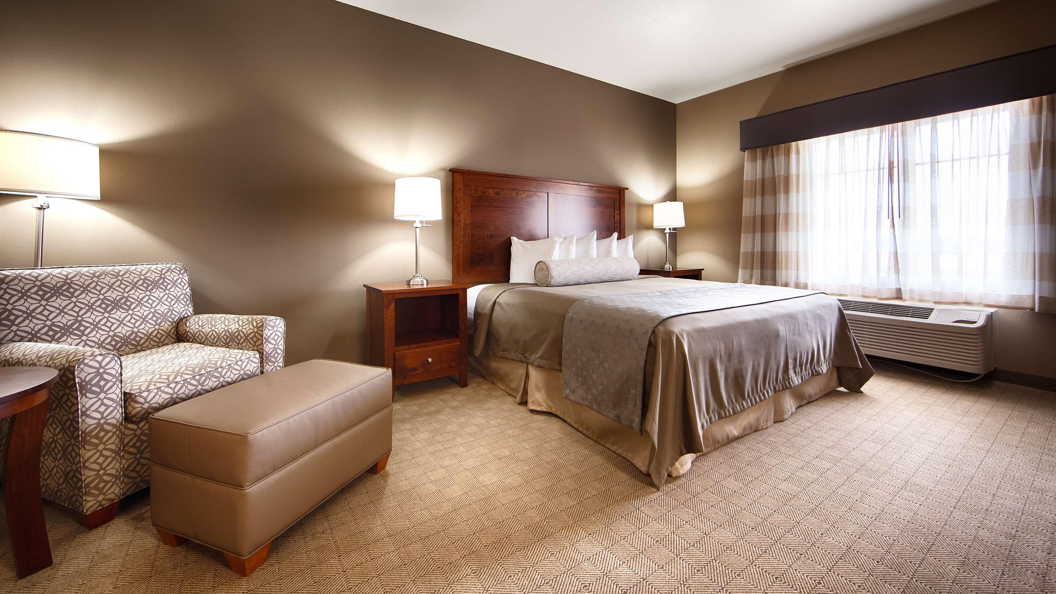 Best Western Plus Green Mill Village Hotel & Suites Arcola Екстериор снимка