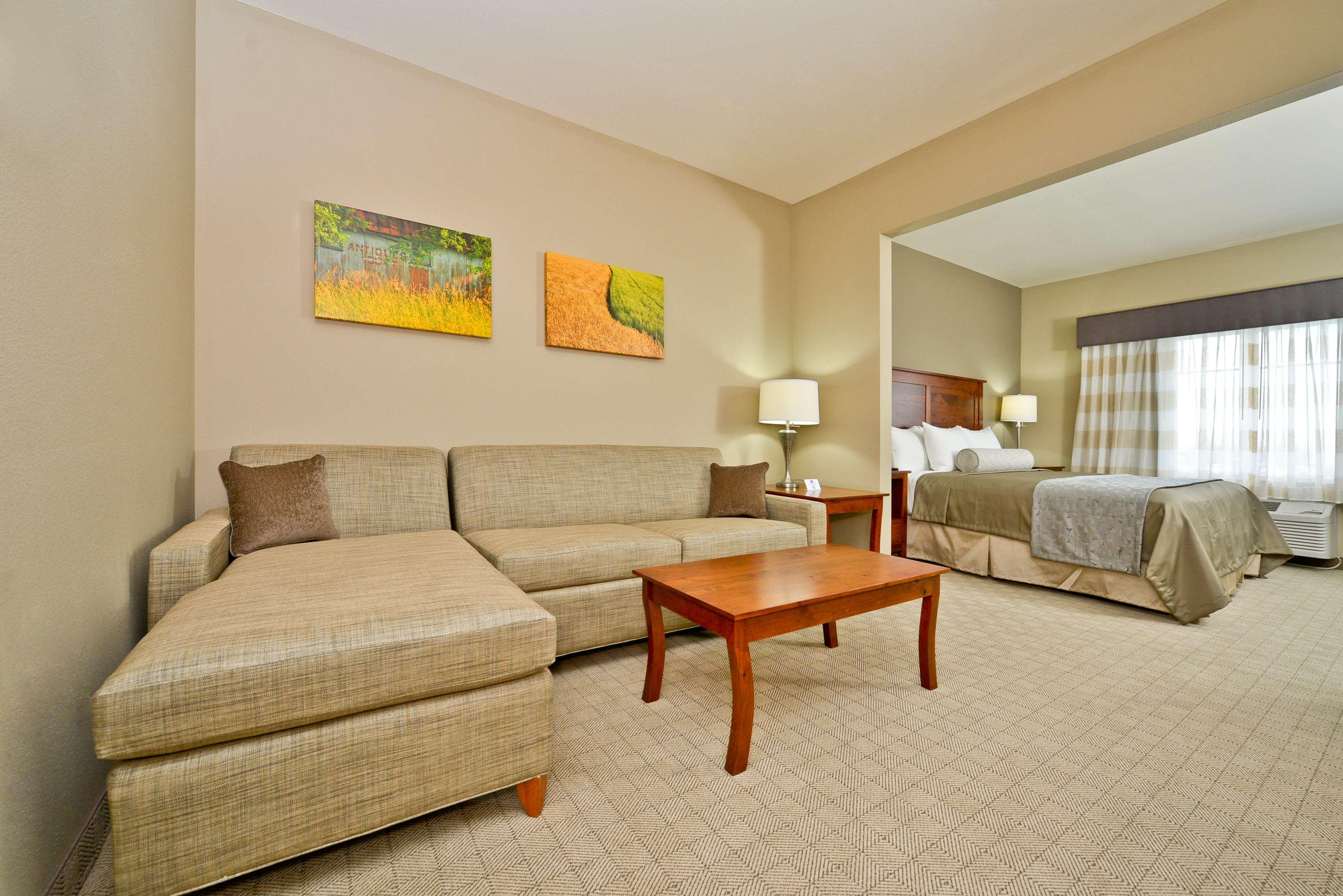 Best Western Plus Green Mill Village Hotel & Suites Arcola Екстериор снимка