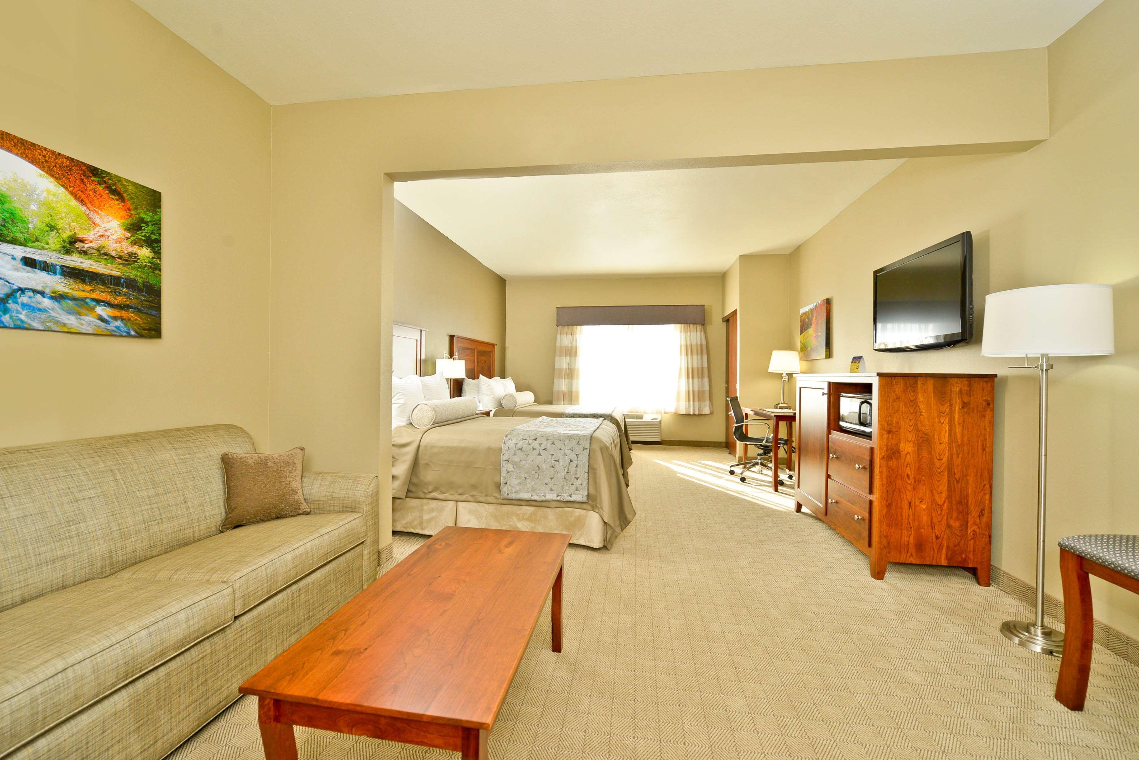 Best Western Plus Green Mill Village Hotel & Suites Arcola Екстериор снимка