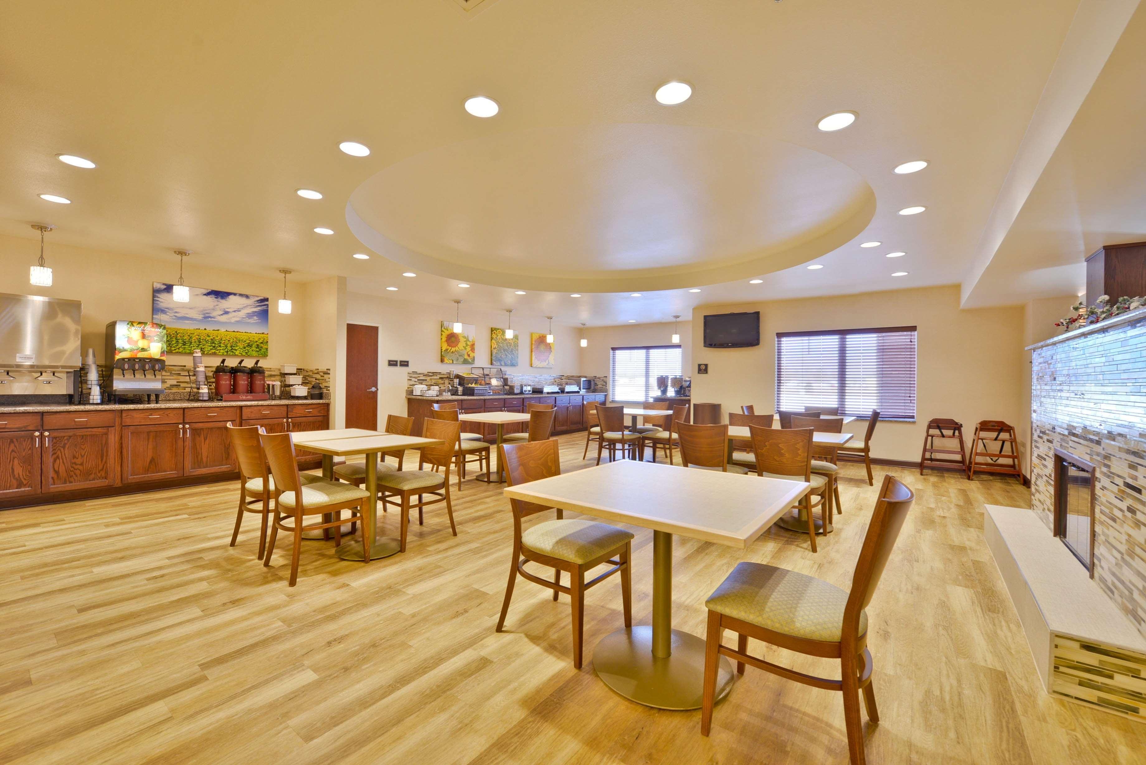 Best Western Plus Green Mill Village Hotel & Suites Arcola Екстериор снимка