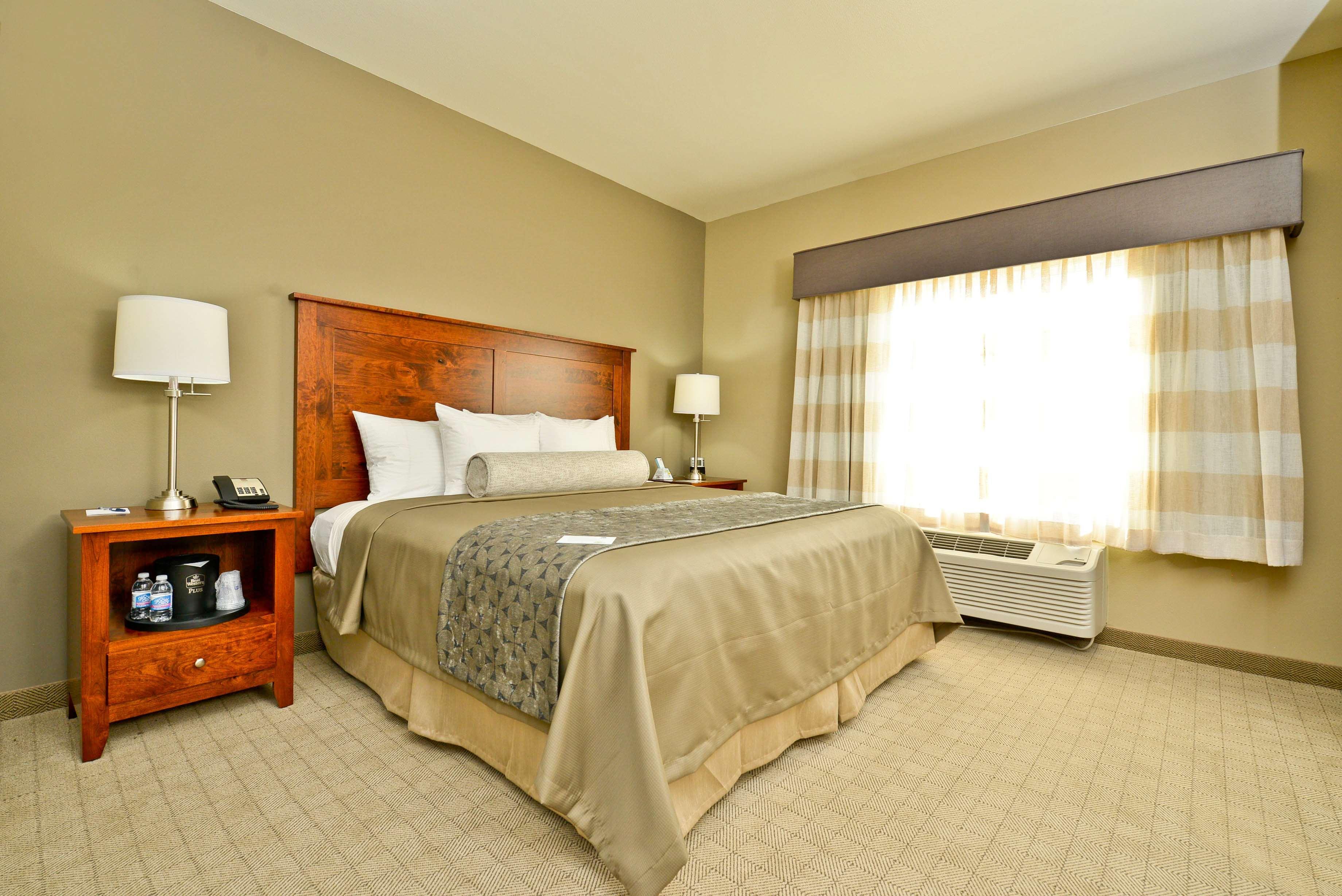 Best Western Plus Green Mill Village Hotel & Suites Arcola Екстериор снимка