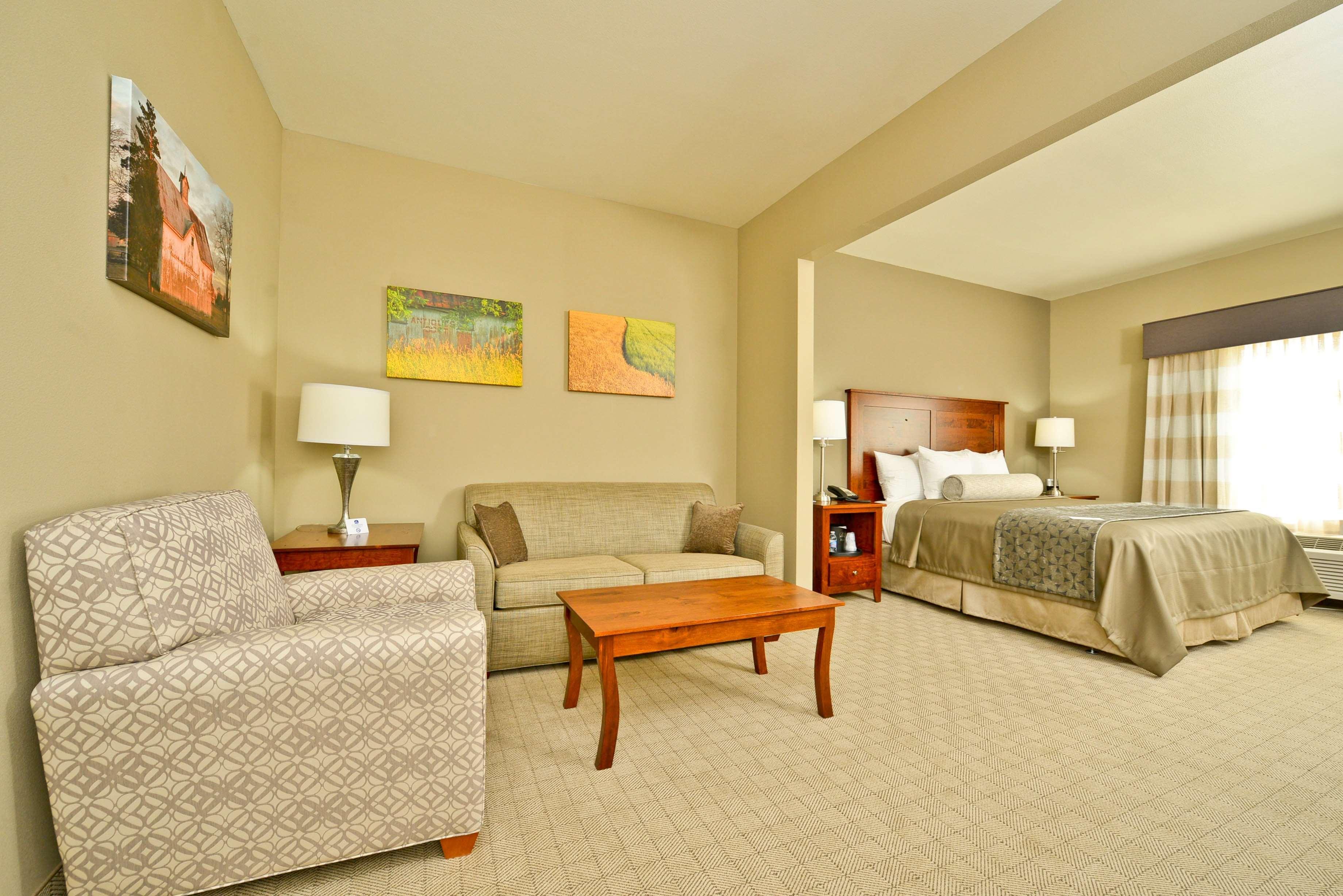 Best Western Plus Green Mill Village Hotel & Suites Arcola Екстериор снимка