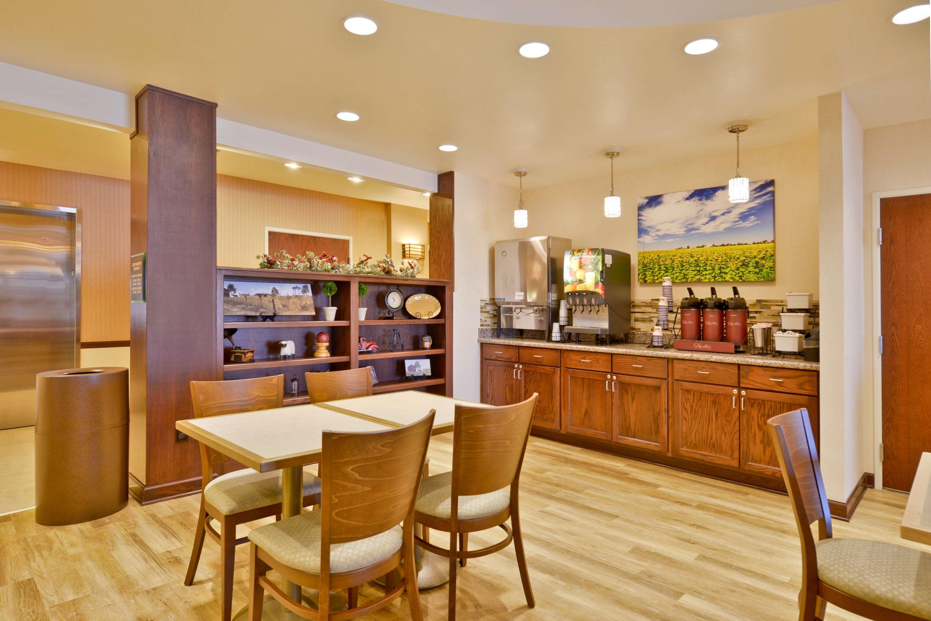 Best Western Plus Green Mill Village Hotel & Suites Arcola Екстериор снимка