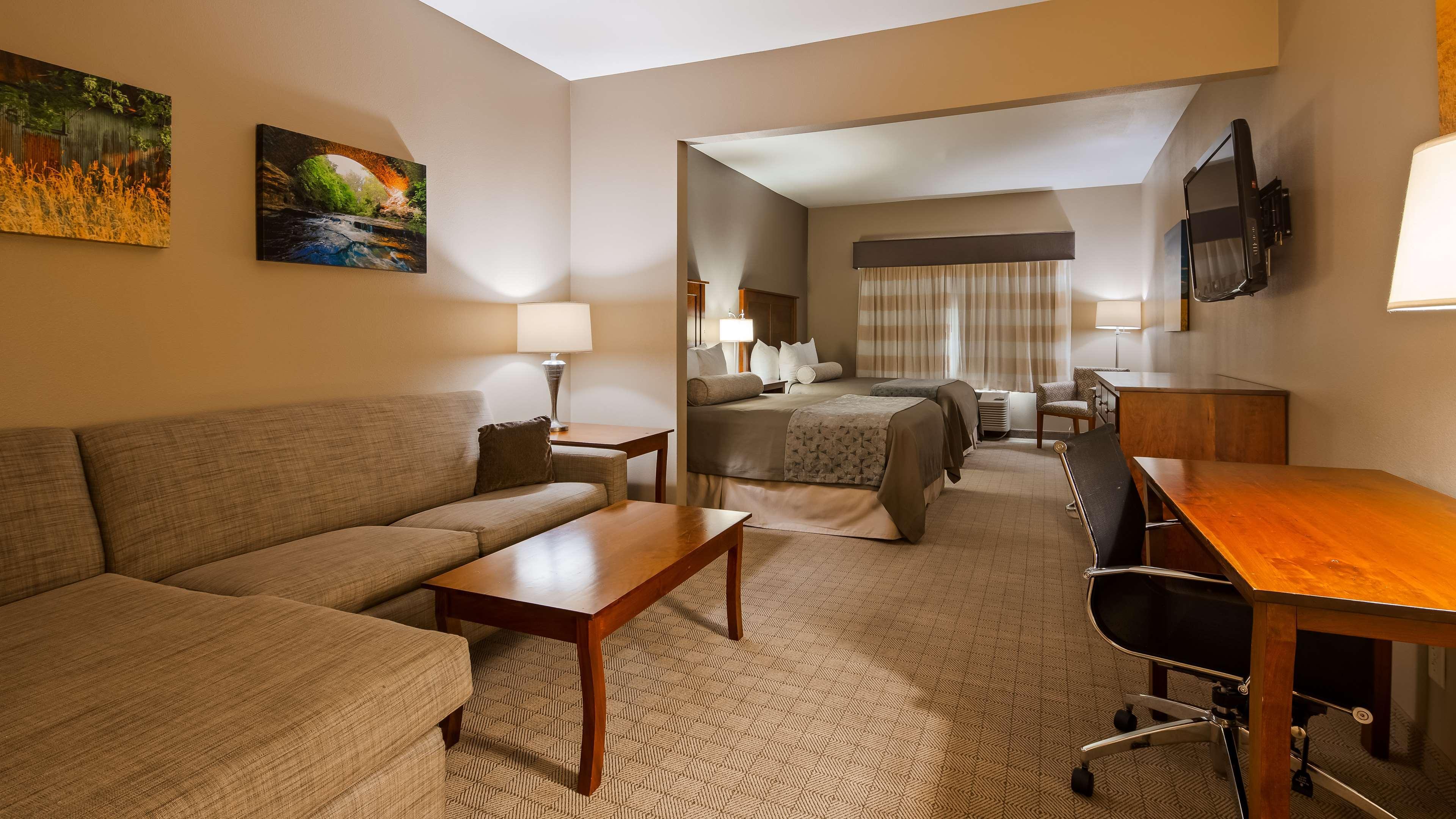 Best Western Plus Green Mill Village Hotel & Suites Arcola Екстериор снимка