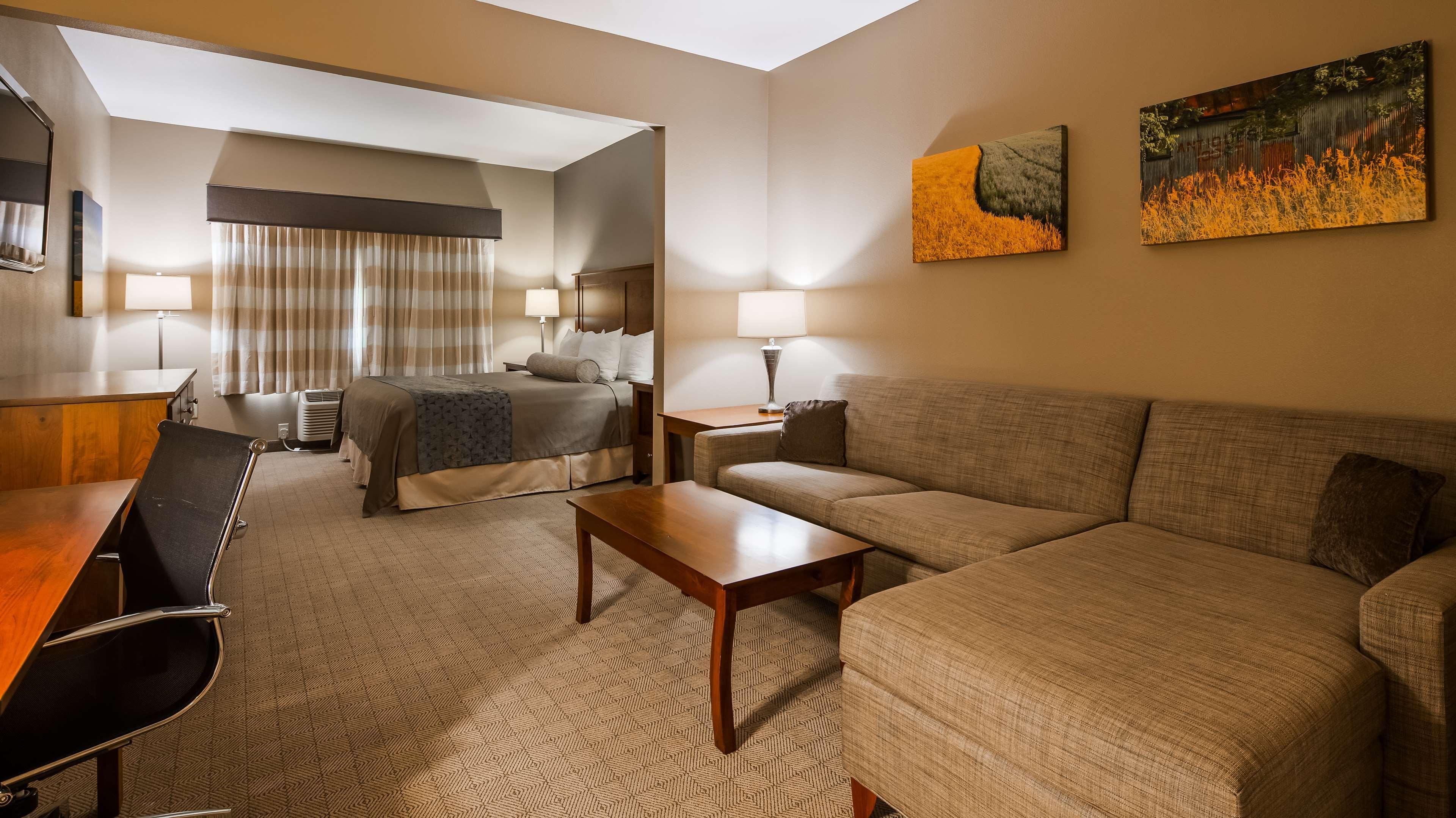 Best Western Plus Green Mill Village Hotel & Suites Arcola Екстериор снимка