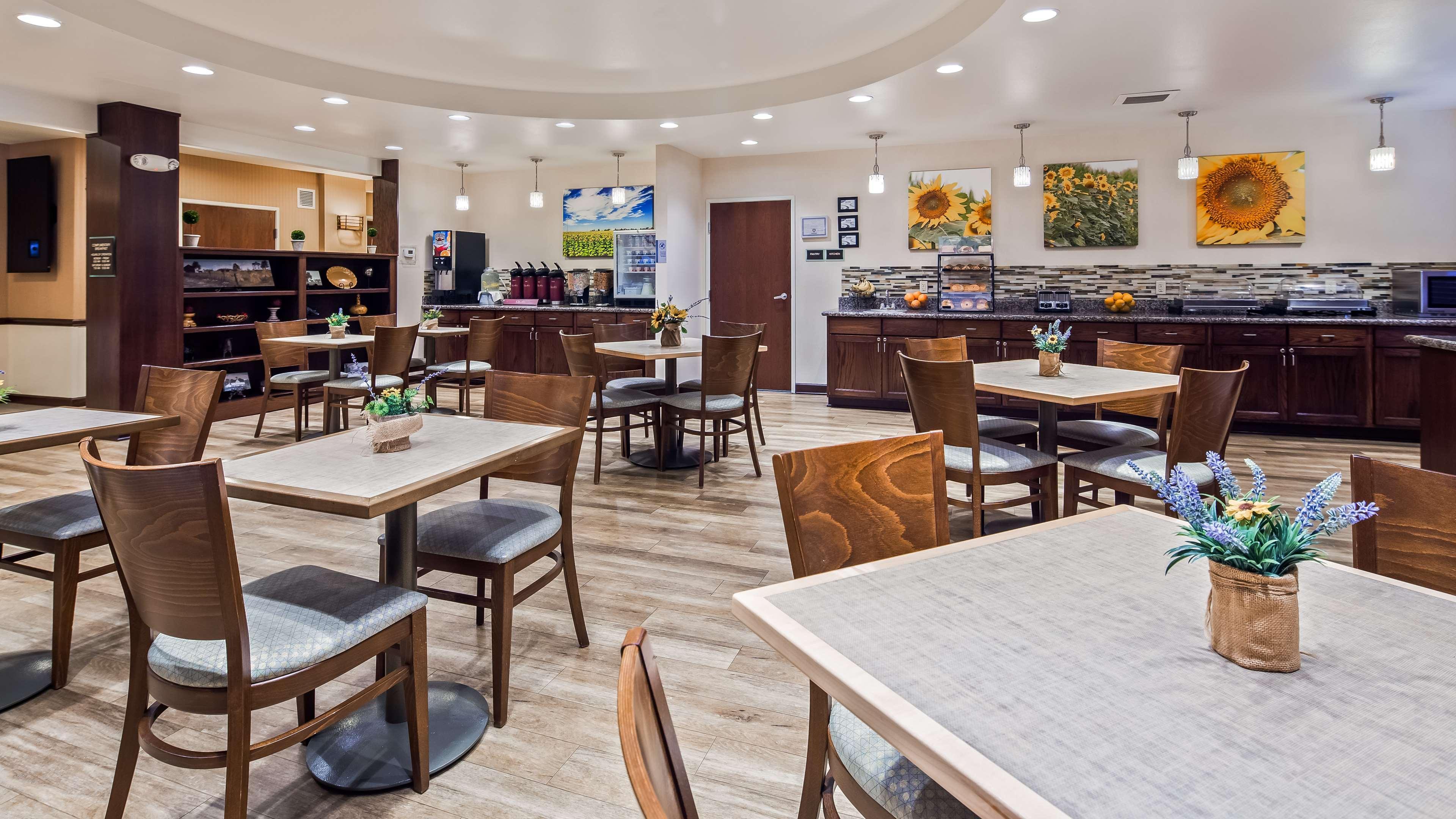 Best Western Plus Green Mill Village Hotel & Suites Arcola Екстериор снимка