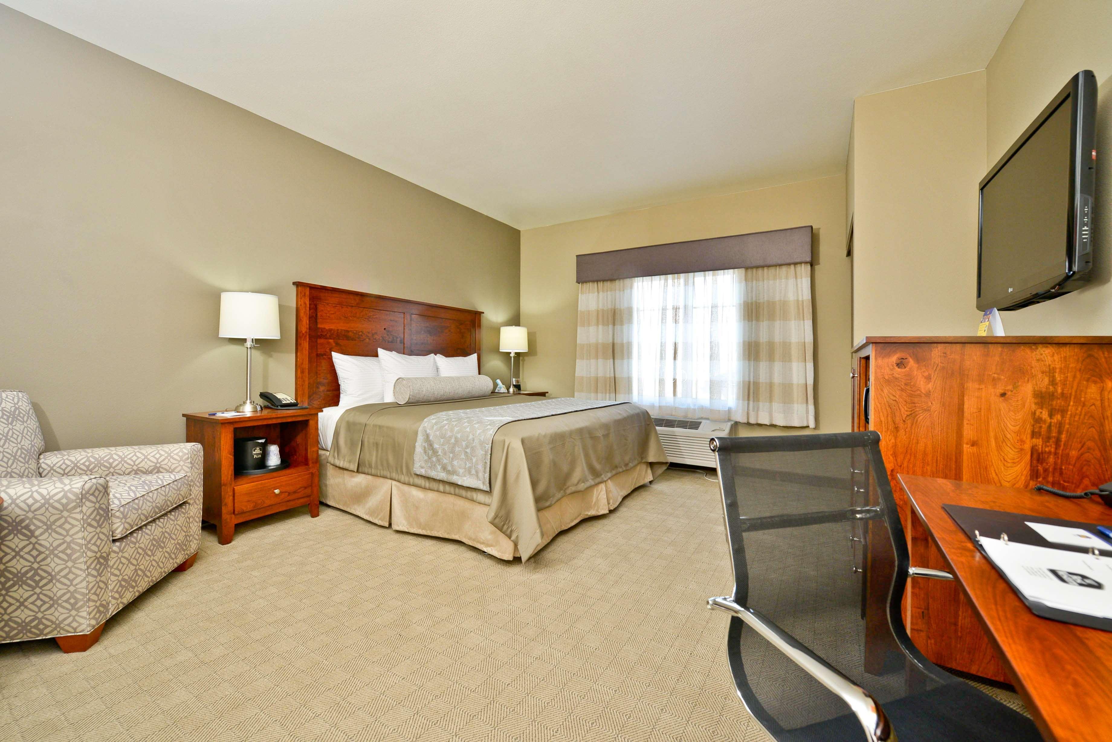 Best Western Plus Green Mill Village Hotel & Suites Arcola Екстериор снимка