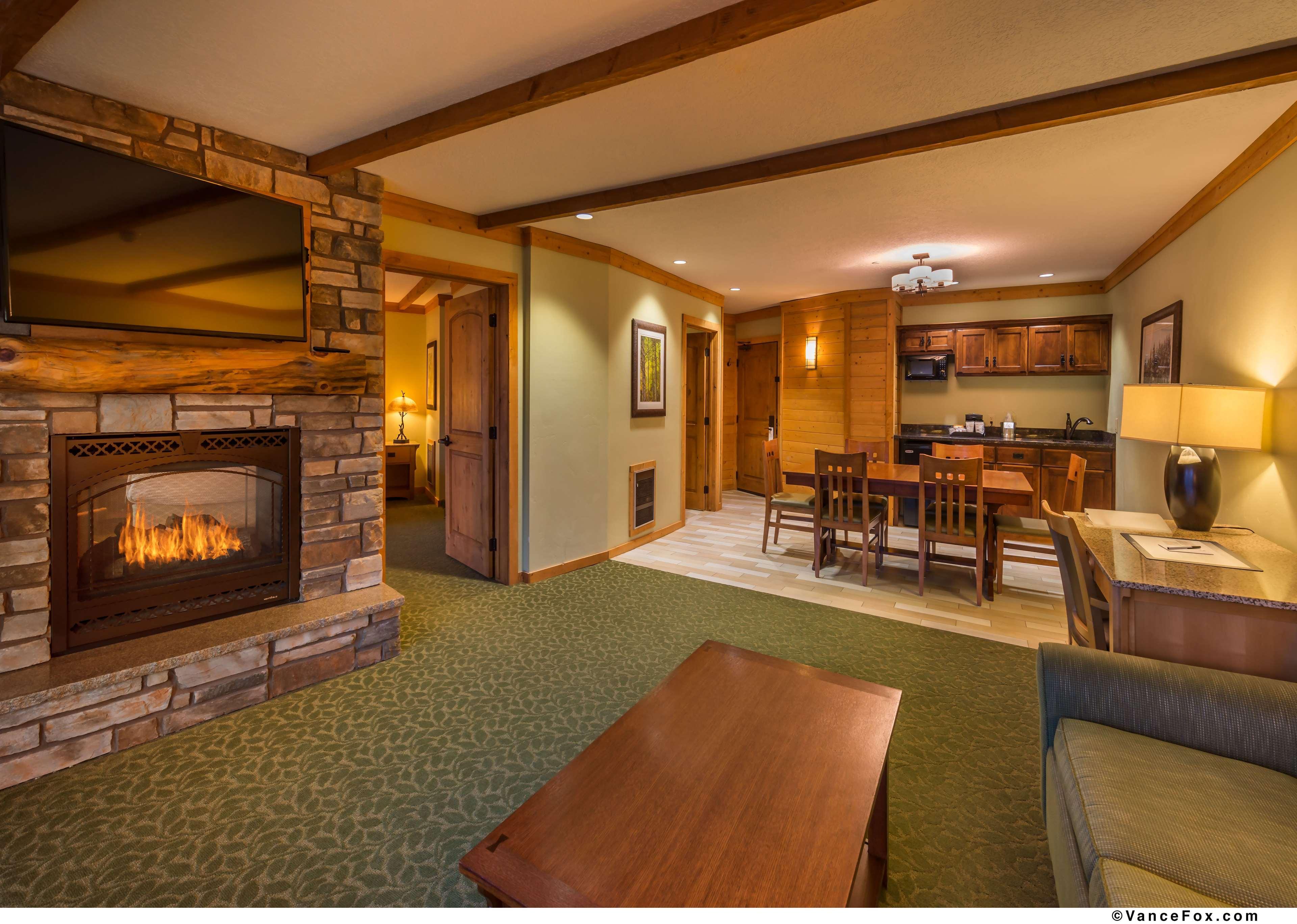 Best Western Plus Green Mill Village Hotel & Suites Arcola Екстериор снимка