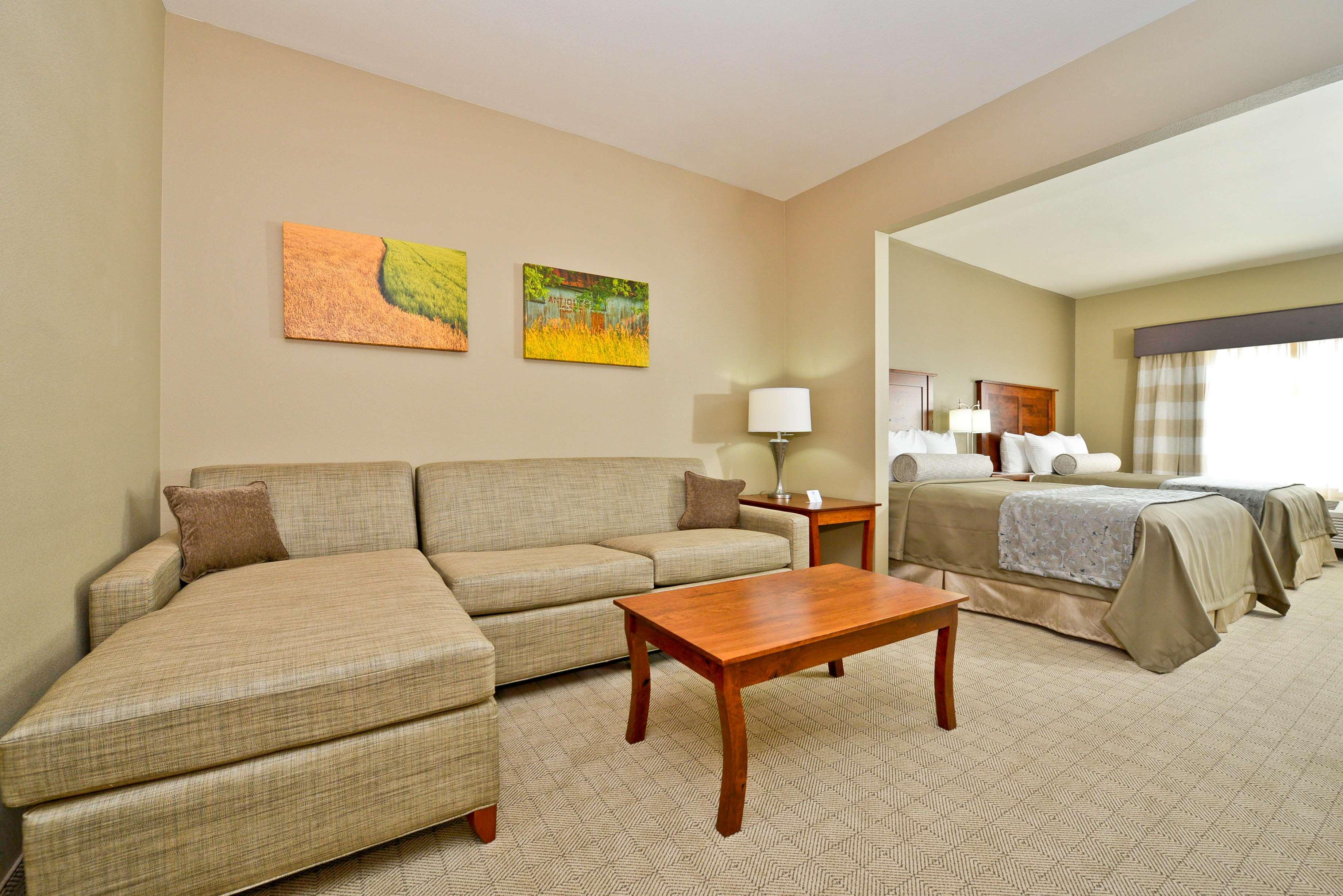 Best Western Plus Green Mill Village Hotel & Suites Arcola Екстериор снимка