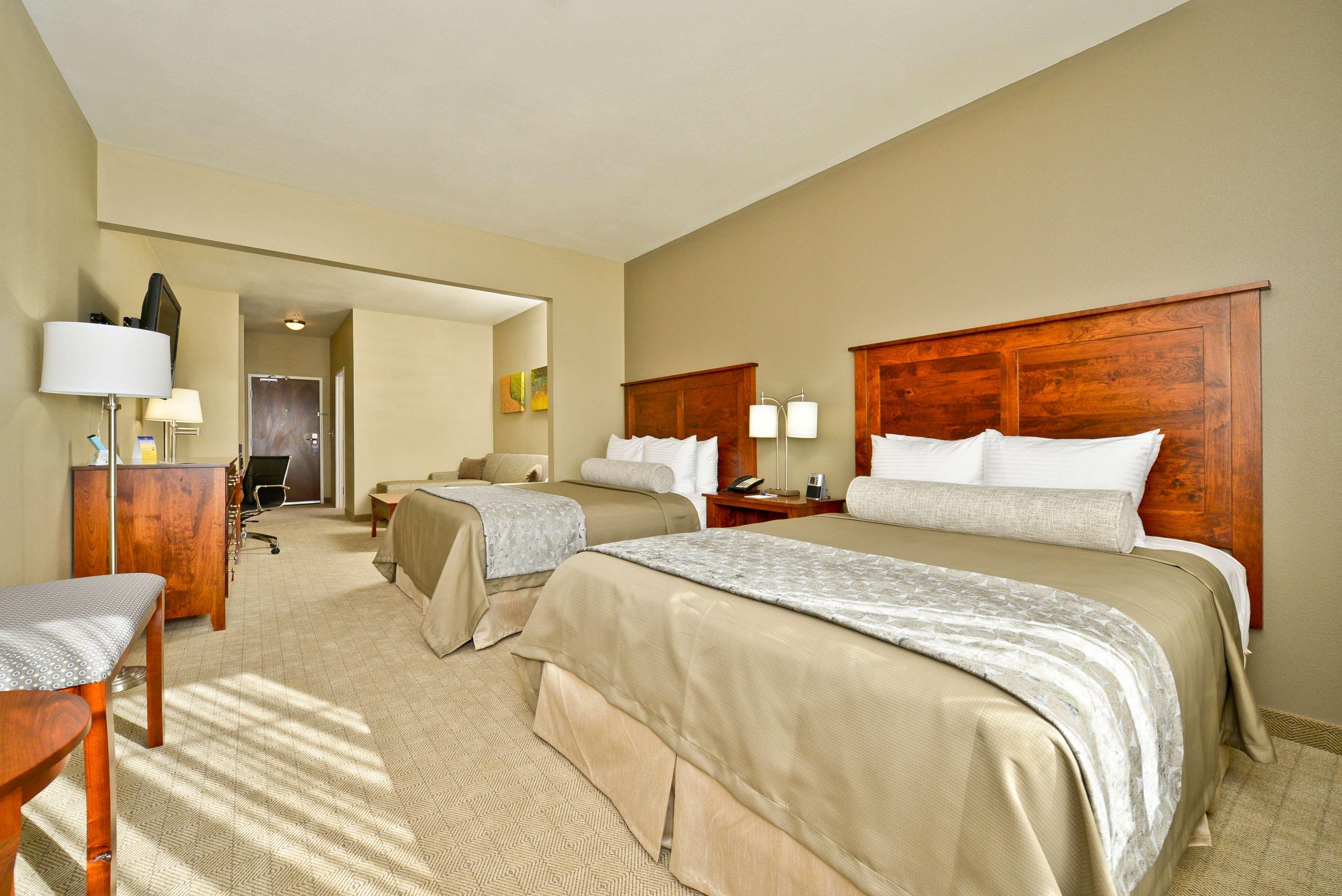 Best Western Plus Green Mill Village Hotel & Suites Arcola Екстериор снимка